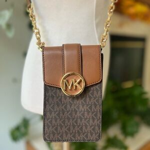 MICHAEL KORS Womens Carmen Small Logo Smartphone Crossbody Bag